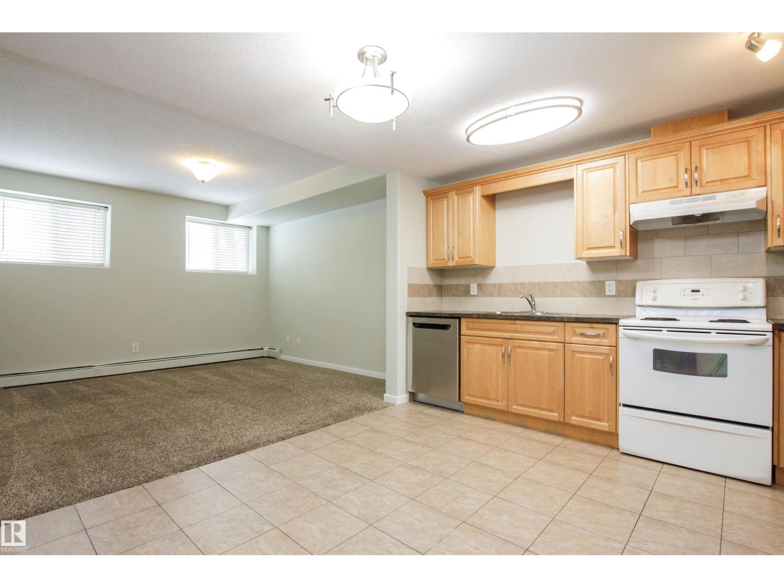 #3 11827 105 ST NW, Edmonton