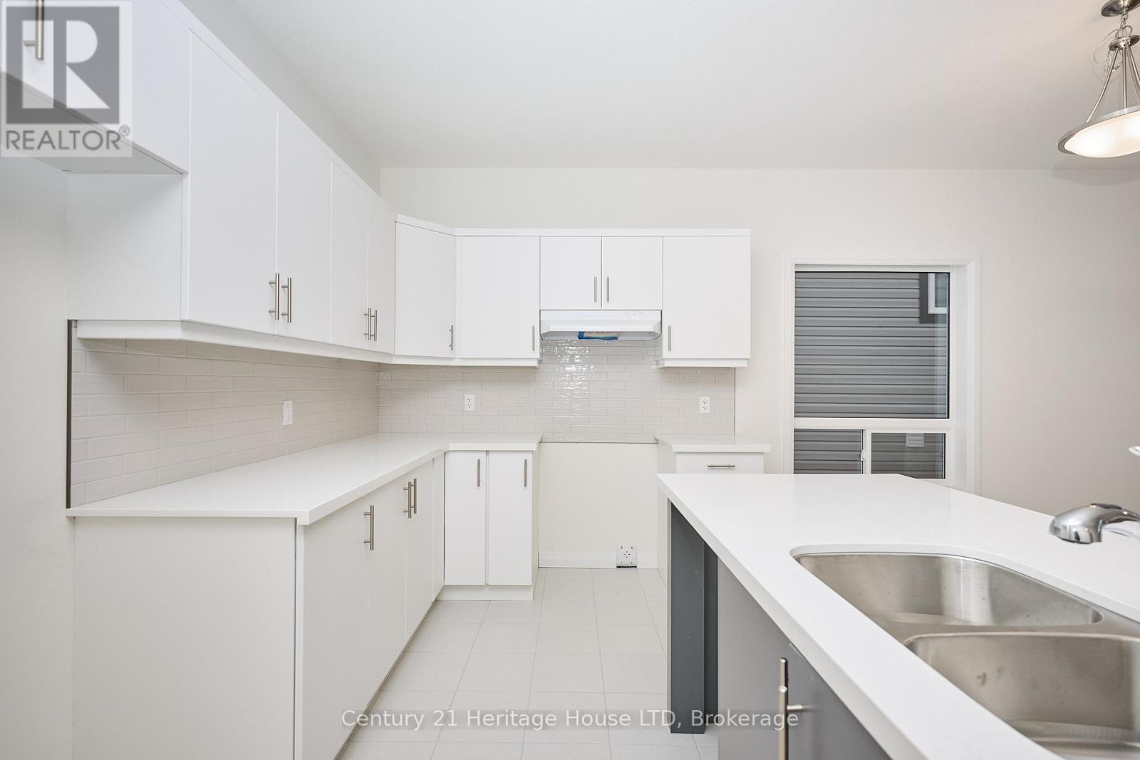 407 LOUISA STREET - 2