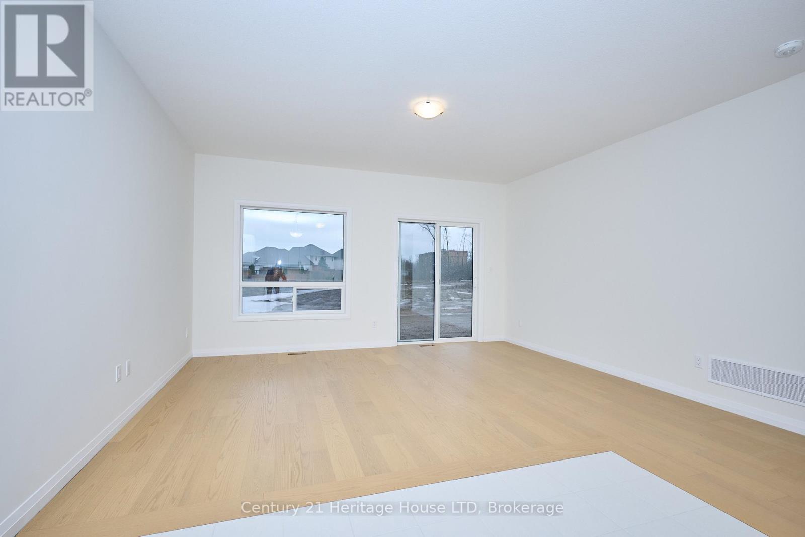 407 LOUISA STREET - 3