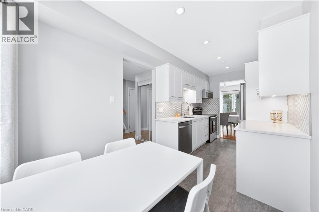 375 KINGSCOURT Drive Unit# 20, Waterloo, Ontario, N2K3N7 — Photo 10