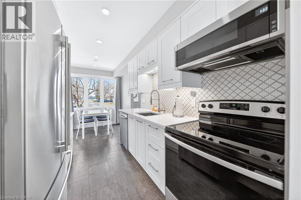 375 KINGSCOURT Drive Unit# 20, Waterloo, Ontario, N2K3N7 — Photo 16