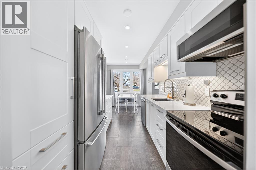 375 KINGSCOURT Drive Unit# 20, Waterloo, Ontario, N2K3N7 — Photo 17