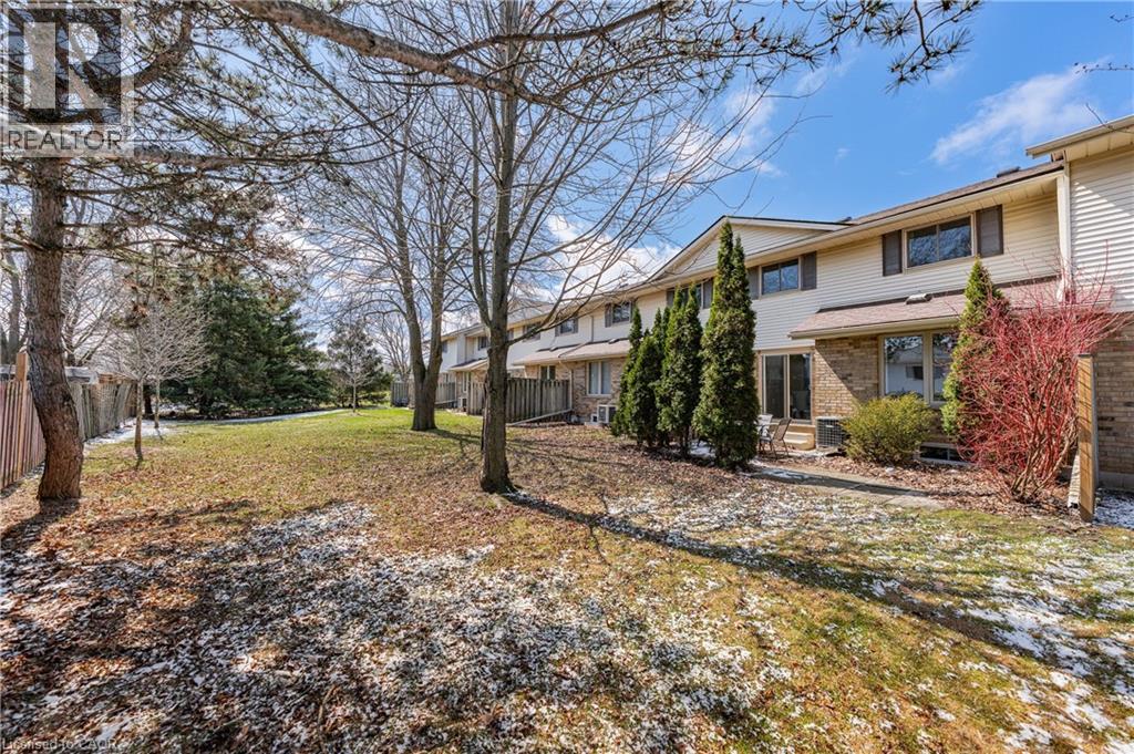 375 KINGSCOURT Drive Unit# 20, Waterloo, Ontario, N2K3N7 — Photo 38