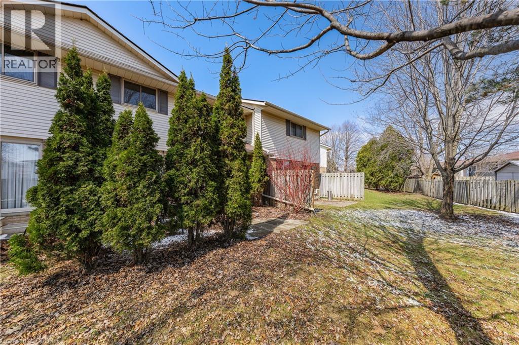375 KINGSCOURT Drive Unit# 20, Waterloo, Ontario, N2K3N7 — Photo 39