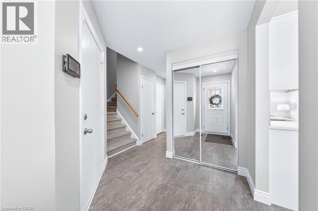 375 KINGSCOURT Drive Unit# 20, Waterloo, Ontario, N2K3N7 — Photo 5