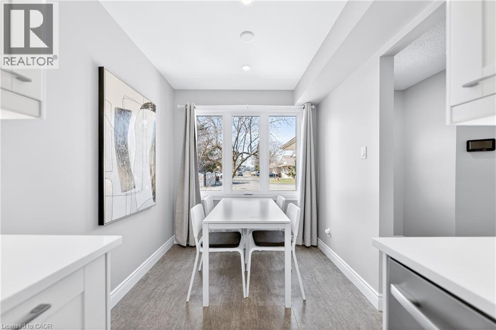 375 KINGSCOURT Drive Unit# 20, Waterloo, Ontario, N2K3N7 — Photo 8