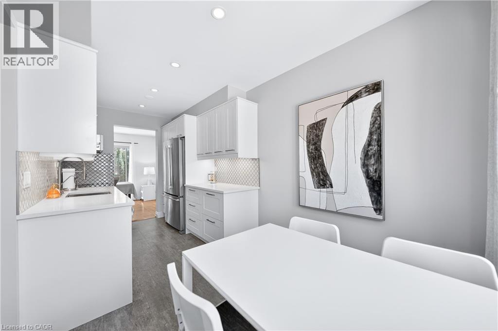 375 KINGSCOURT Drive Unit# 20, Waterloo, Ontario, N2K3N7 — Photo 9