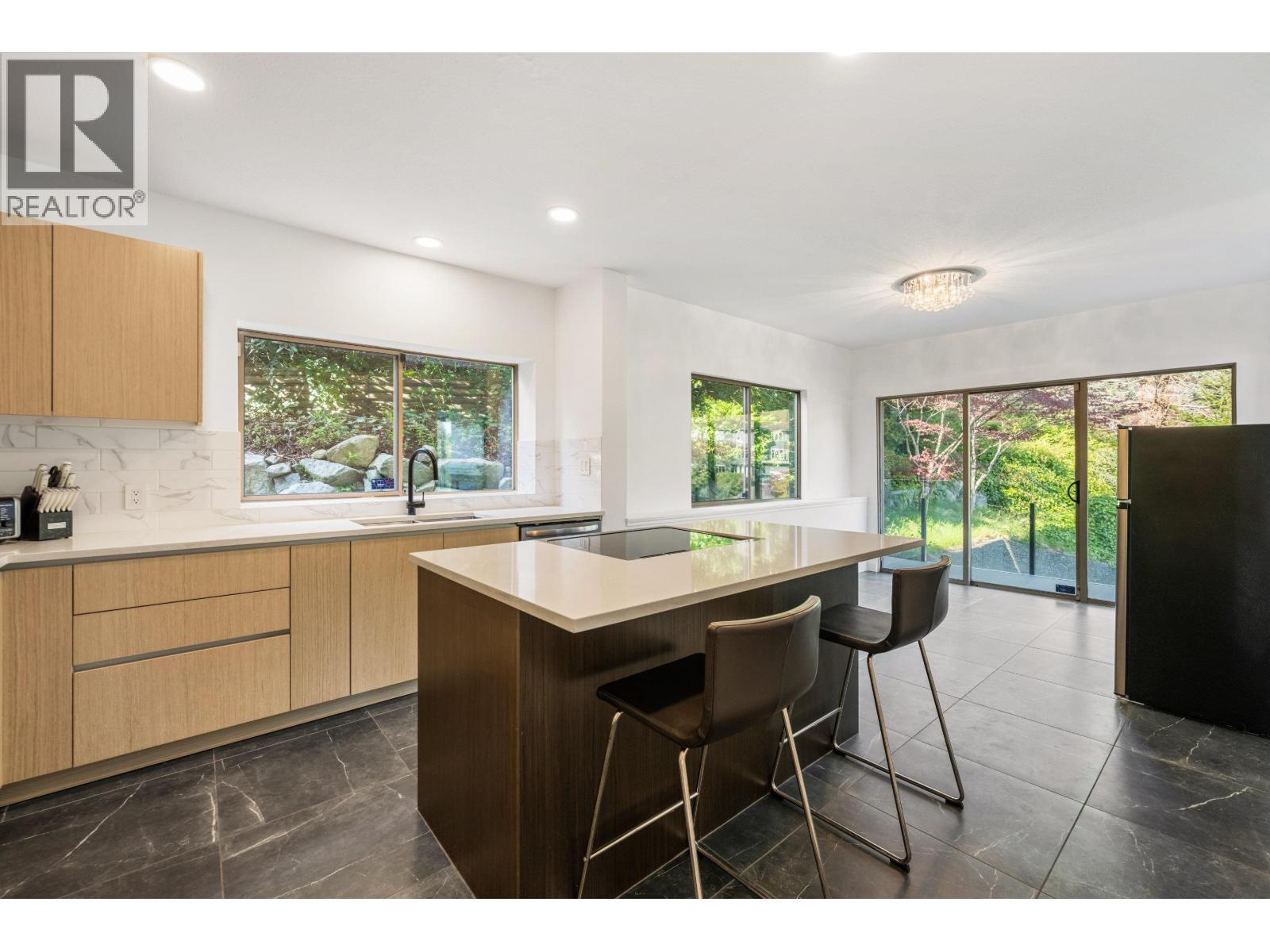 4809 NORTHWOOD PLACE, West Vancouver