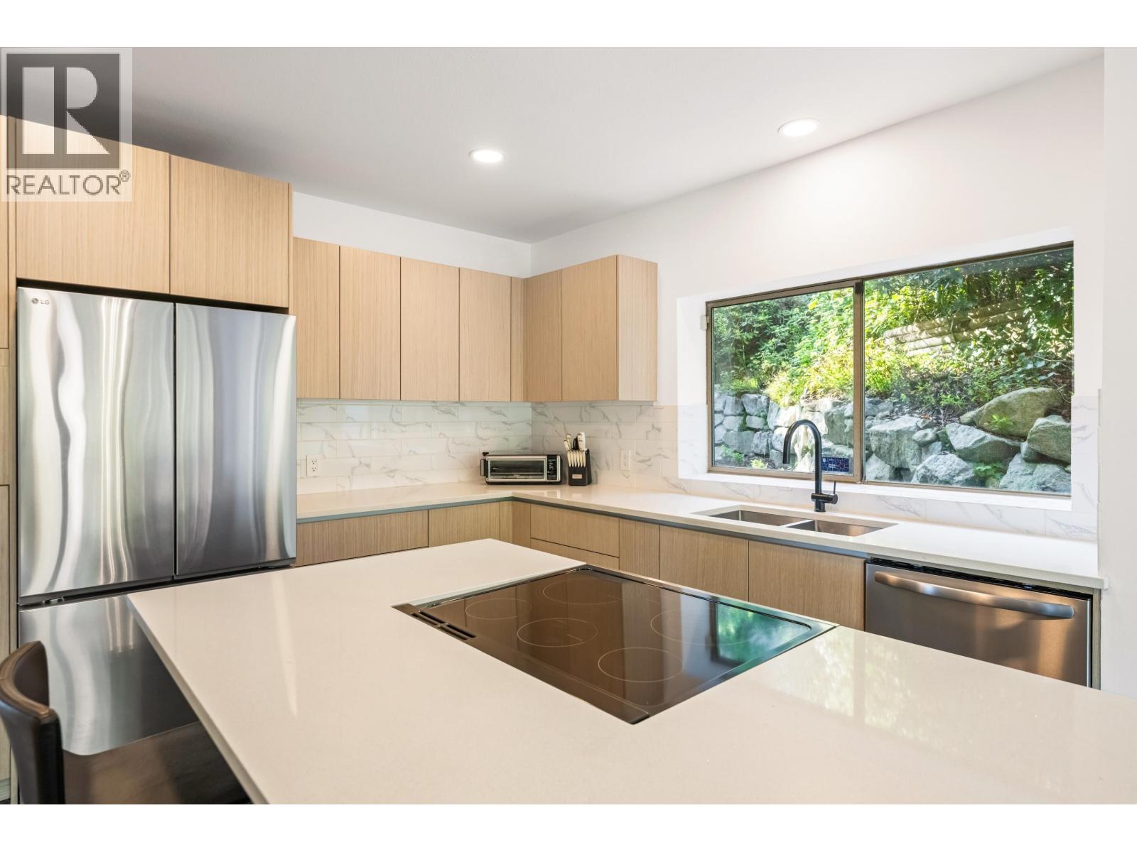 4809 NORTHWOOD PLACE, West Vancouver