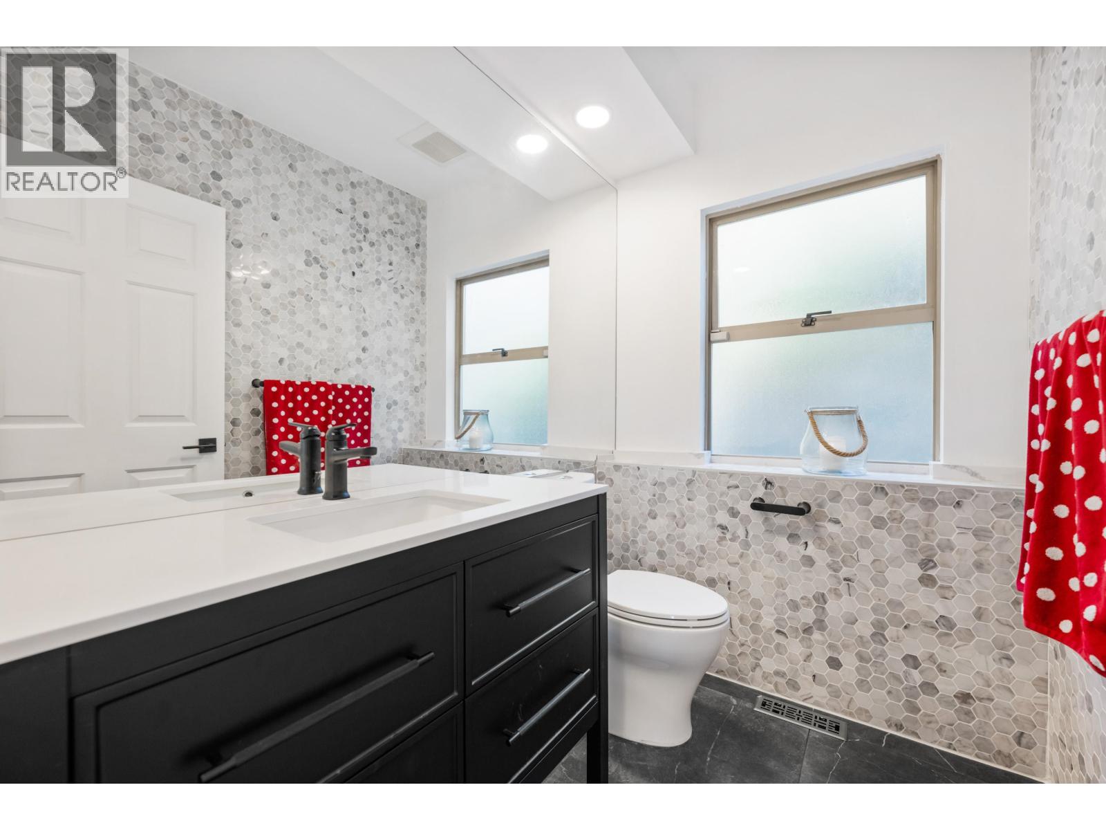 4809 NORTHWOOD PLACE, West Vancouver