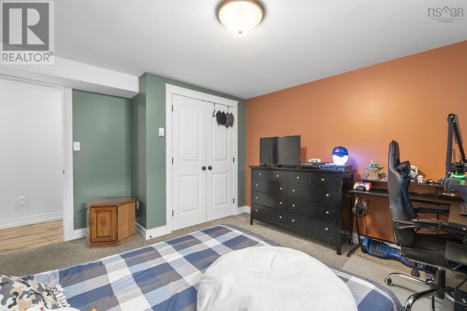5 Tailfeather Court — photo 33