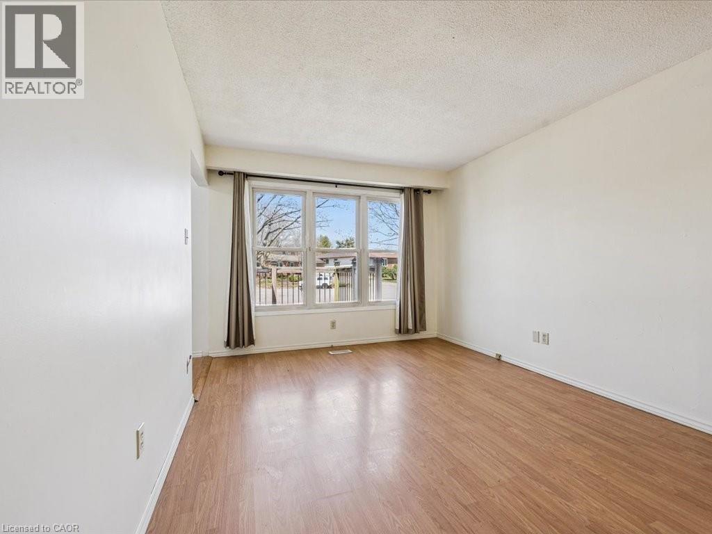 40 NORA Court, Cambridge, Ontario, N2C3N1 — Photo 11