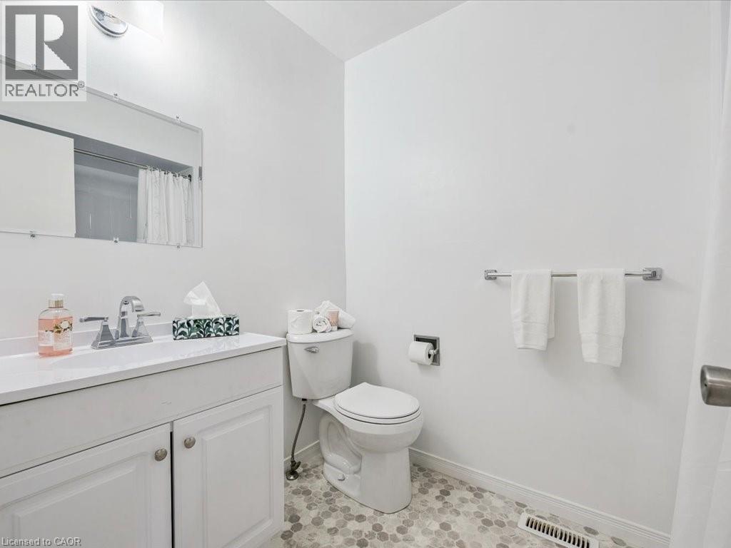 40 NORA Court, Cambridge, Ontario, N2C3N1 — Photo 13