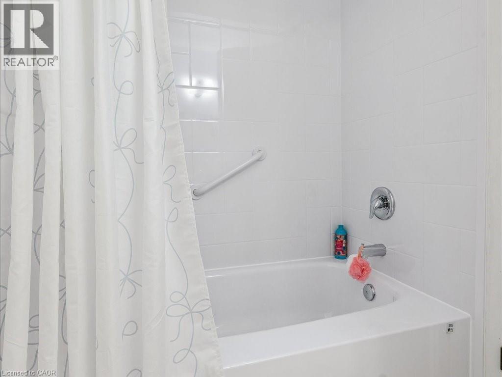 40 NORA Court, Cambridge, Ontario, N2C3N1 — Photo 14