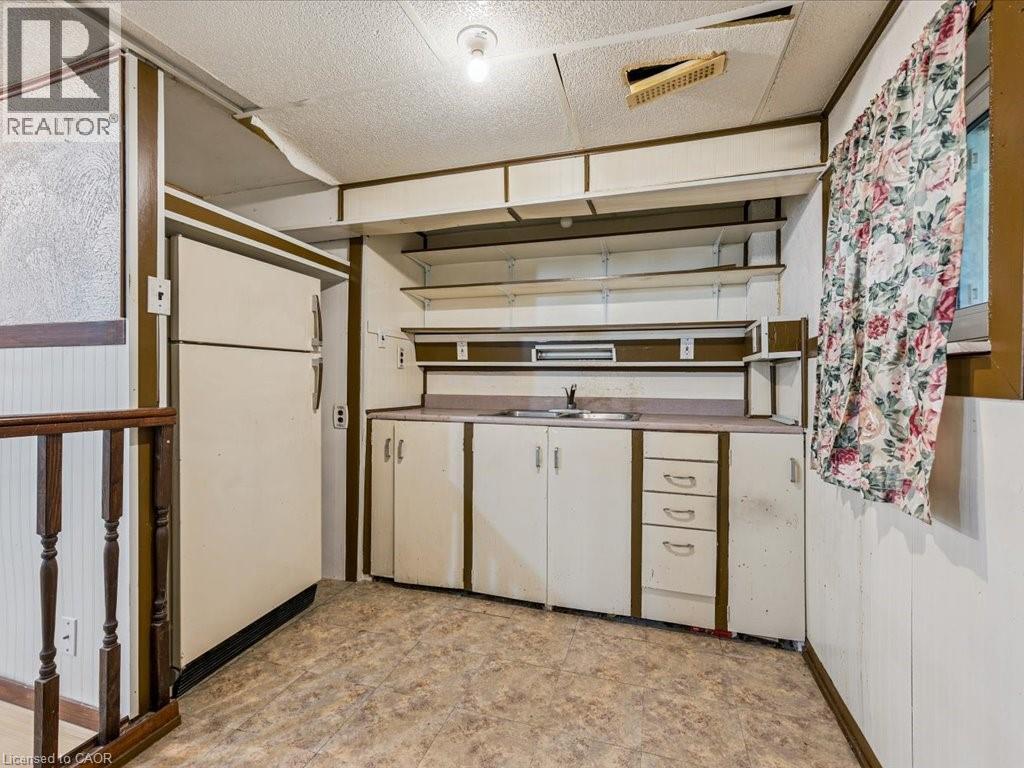 40 NORA Court, Cambridge, Ontario, N2C3N1 — Photo 26