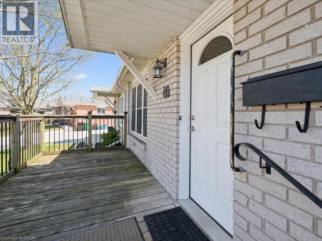 40 NORA Court, Cambridge, Ontario, N2C3N1 — Photo 4