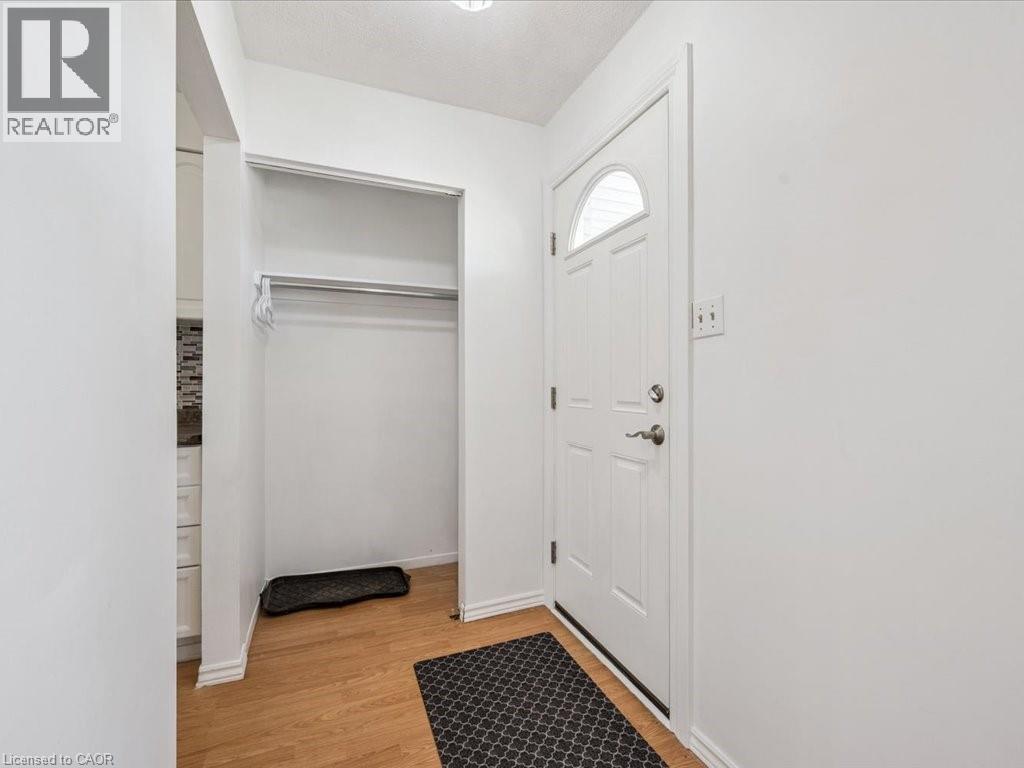 40 NORA Court, Cambridge, Ontario, N2C3N1 — Photo 5