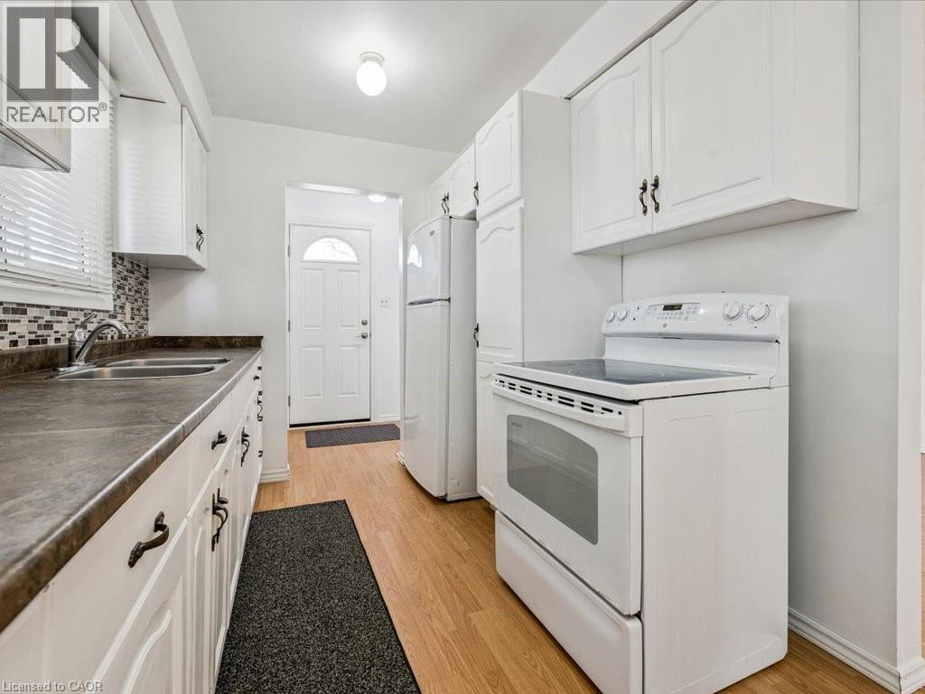 40 NORA Court, Cambridge, Ontario, N2C3N1 — Photo 6