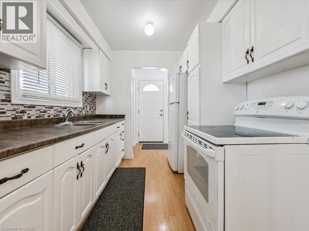 40 NORA Court, Cambridge, Ontario, N2C3N1 — Photo 7