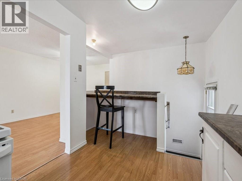 40 NORA Court, Cambridge, Ontario, N2C3N1 — Photo 8