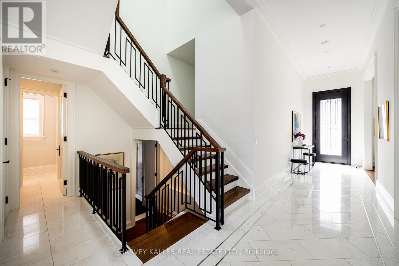 264 CORTLEIGH BOULEVARD — photo 2