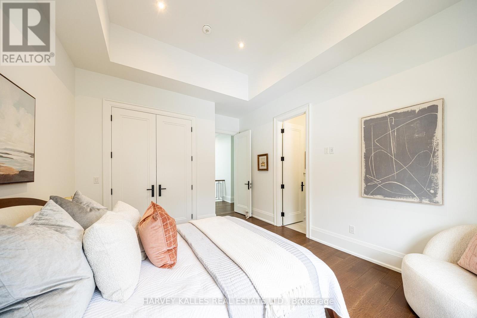 264 CORTLEIGH BOULEVARD — photo 30