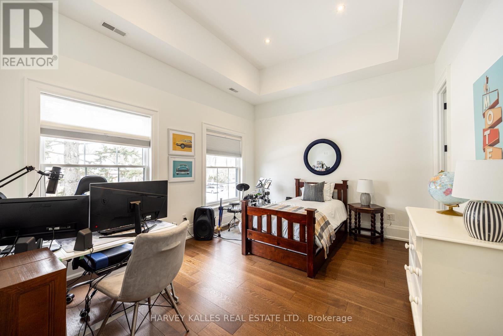 264 CORTLEIGH BOULEVARD — photo 32