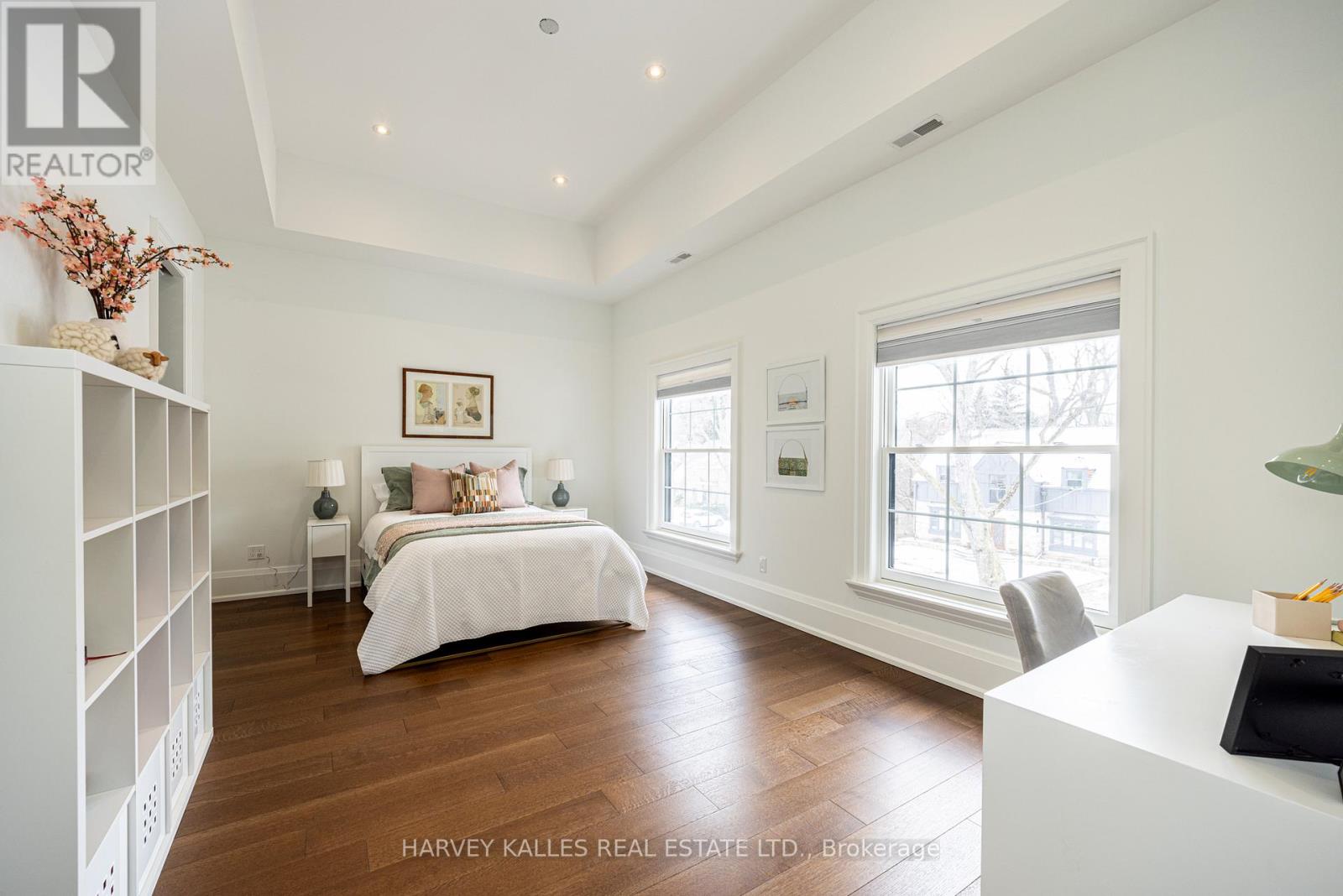 264 CORTLEIGH BOULEVARD — photo 35