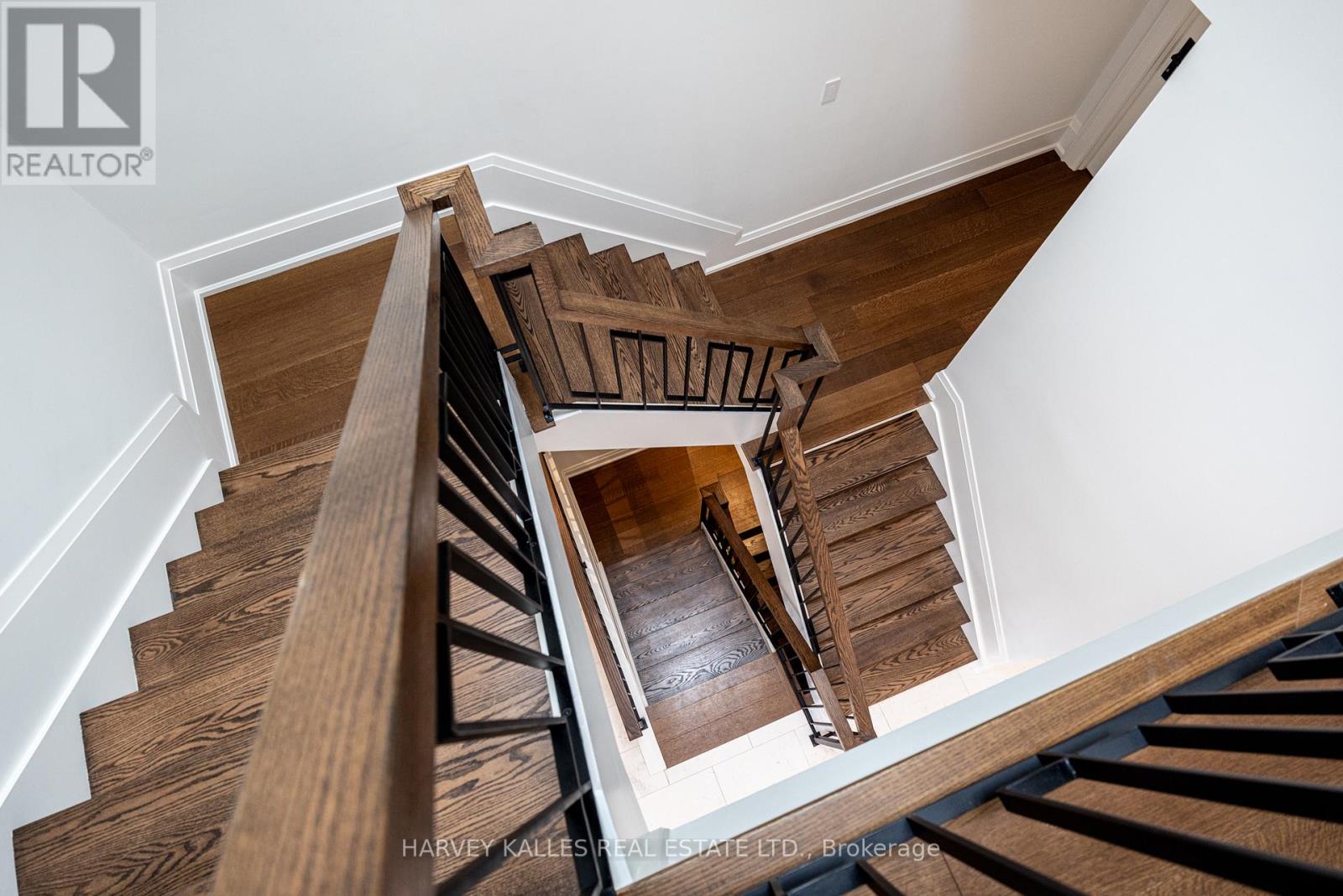 264 CORTLEIGH BOULEVARD — photo 38