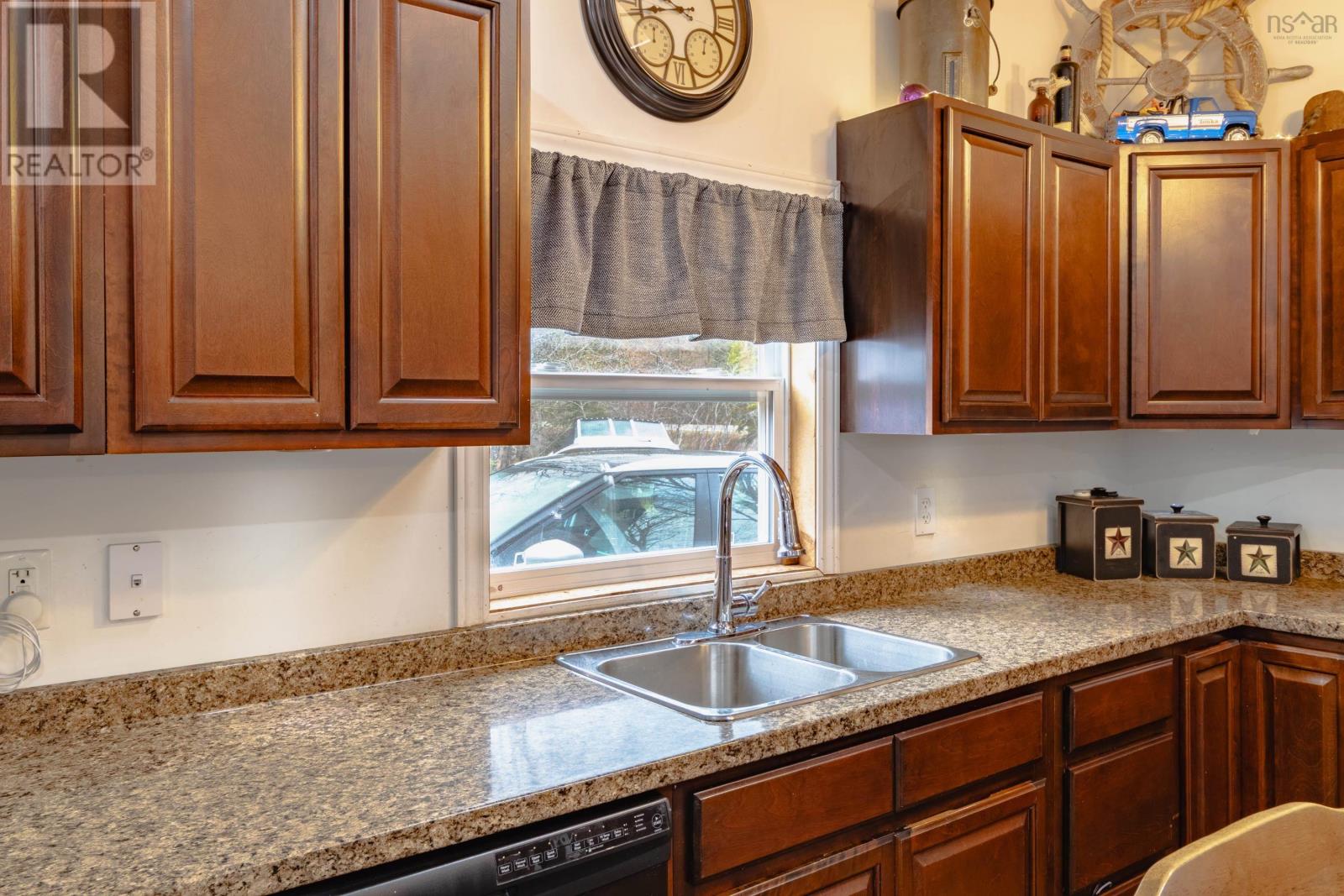 Property 11 of 41 of 1170 Highway 340