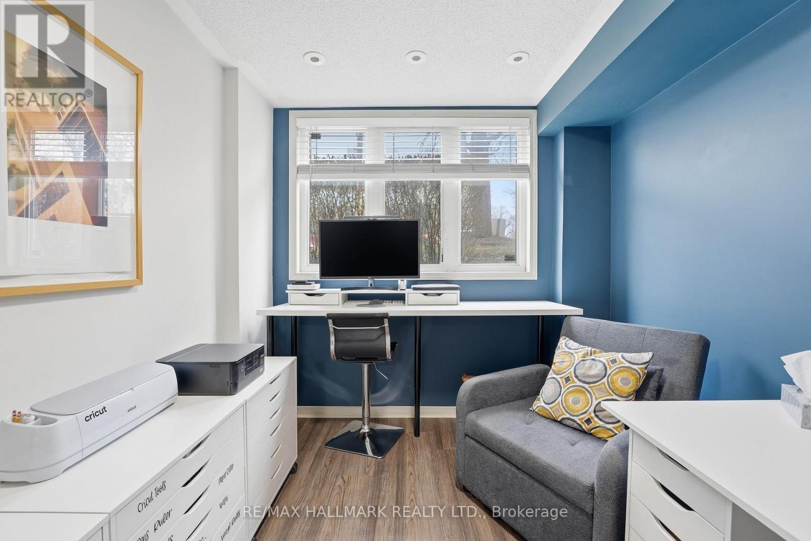 #106 12 KAY MACPHERSON LANE - 13