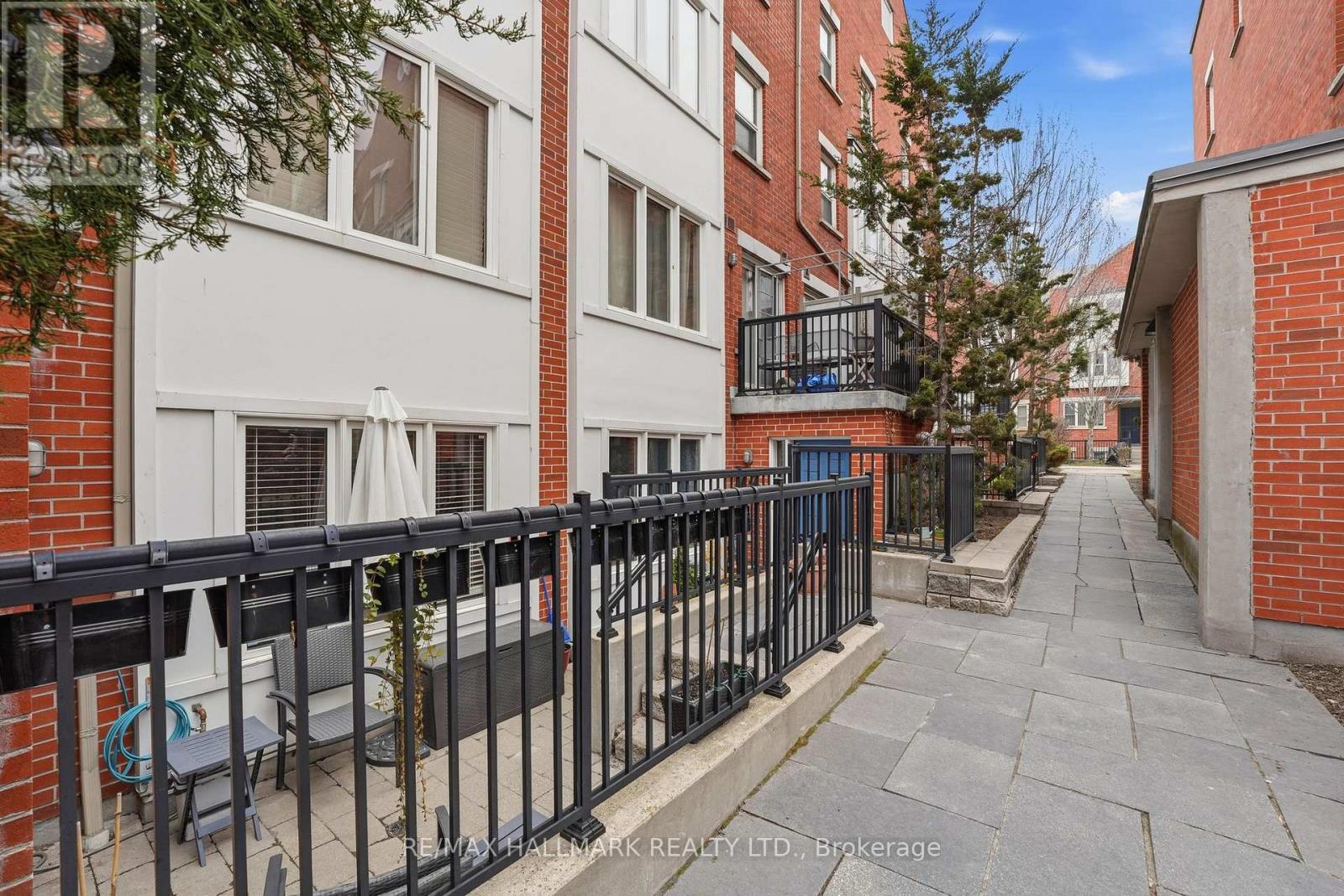 #106 12 KAY MACPHERSON LANE - 22