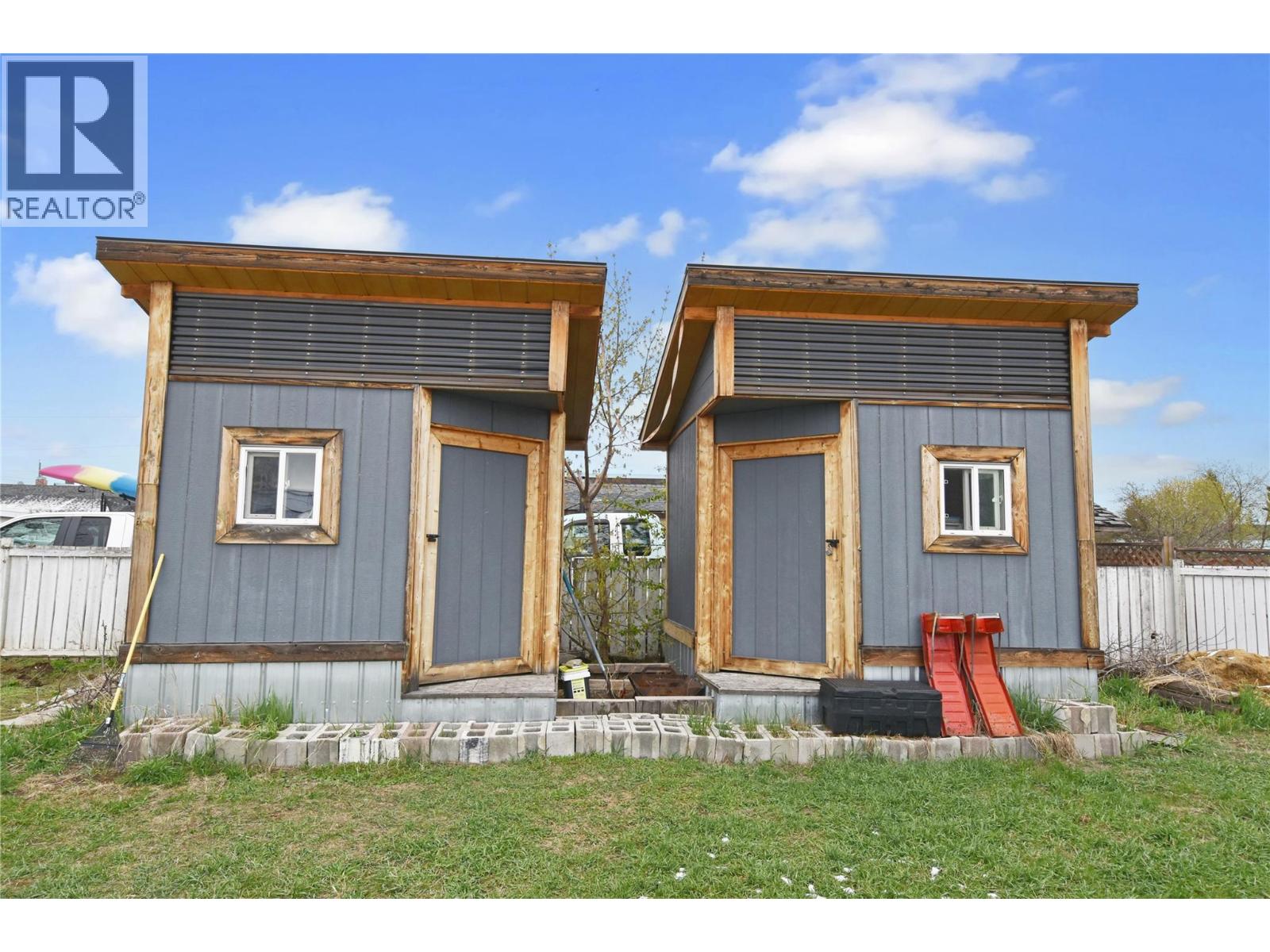 40 Little Van Horne Street - 14