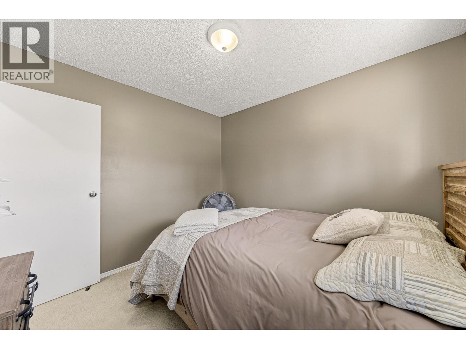 6 & 7 Clearwater Place - 32