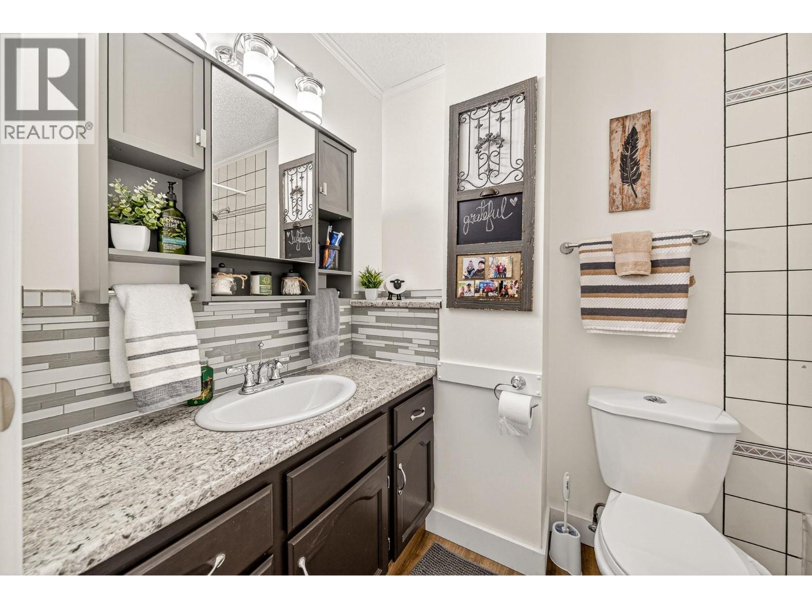 6 & 7 Clearwater Place - 33