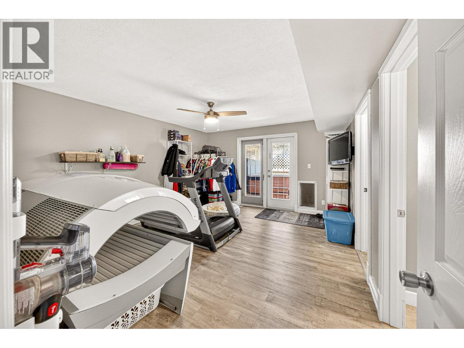 6 & 7 Clearwater Place - 40