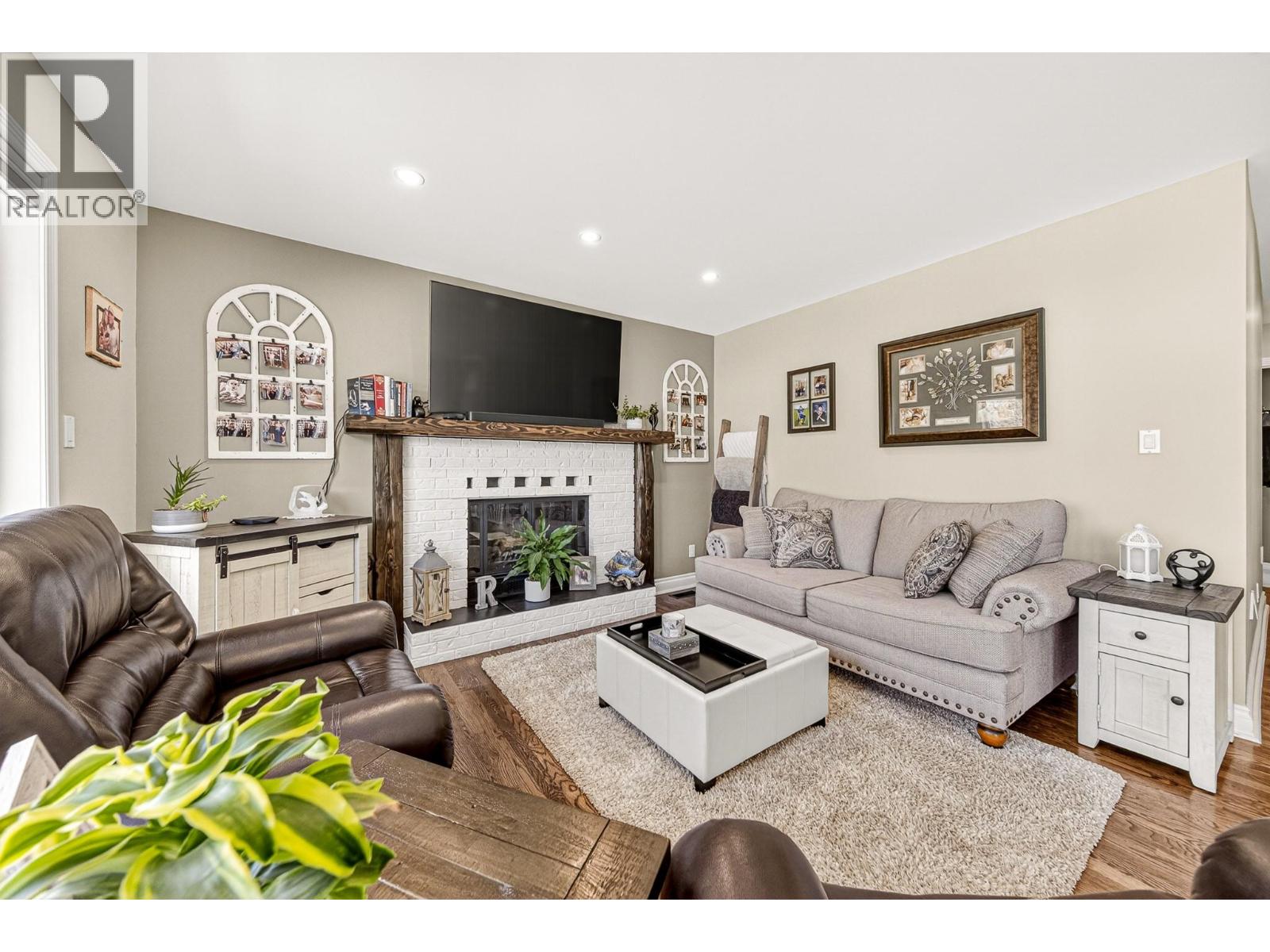 6 & 7 Clearwater Place - 6