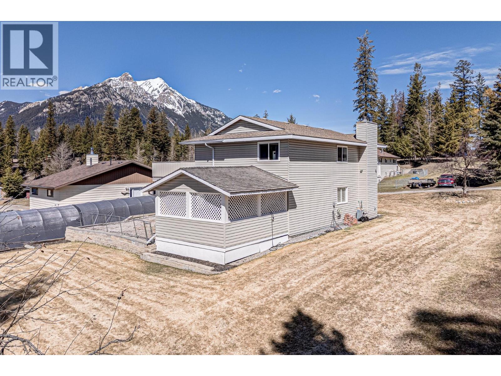 6 & 7 Clearwater Place - 60