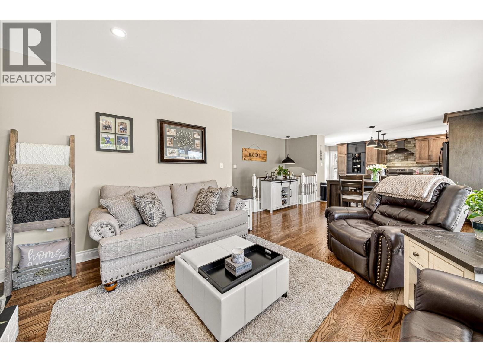 6 & 7 Clearwater Place - 8