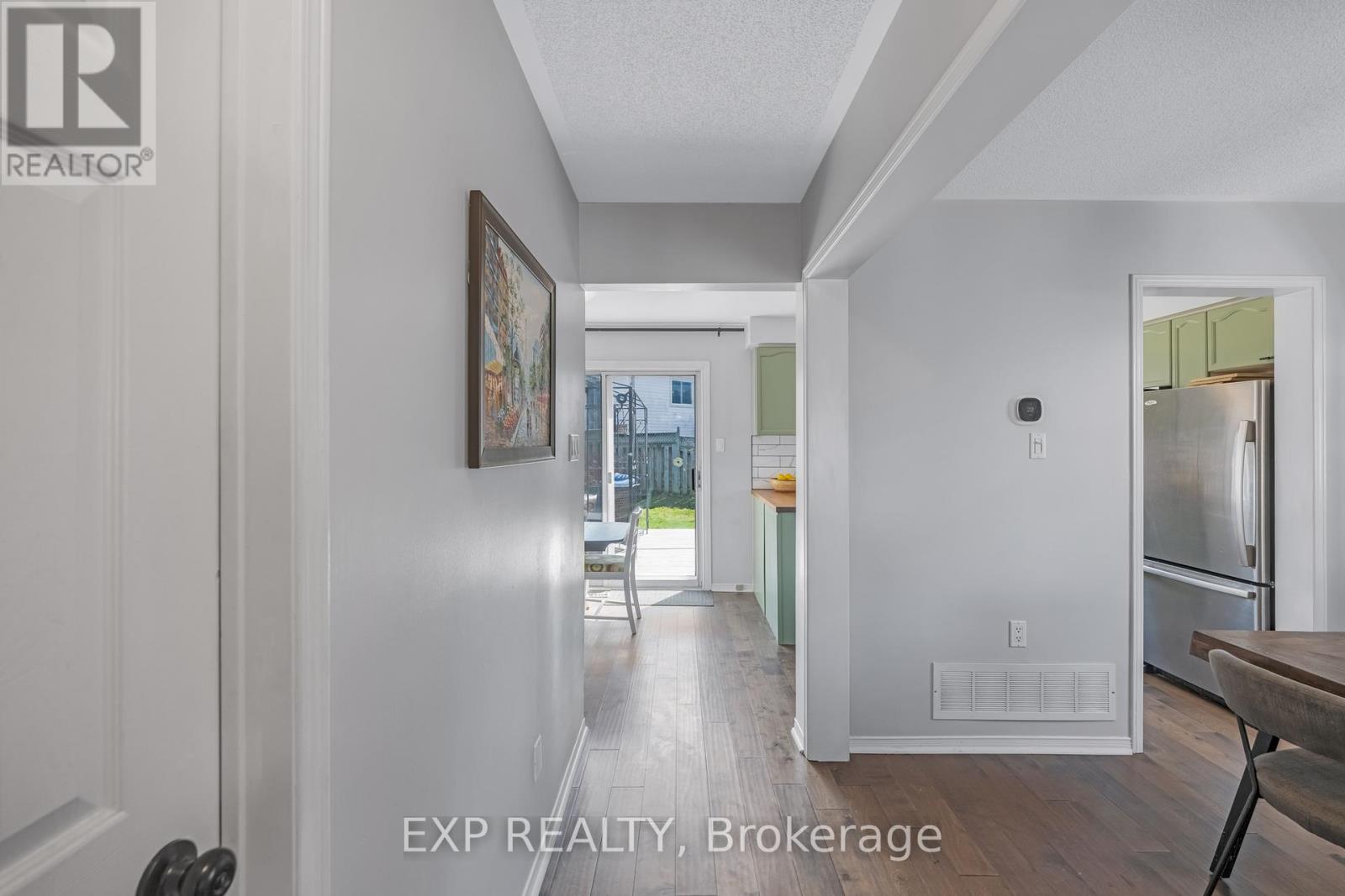 11 KINGSGATE CRESCENT — photo 4