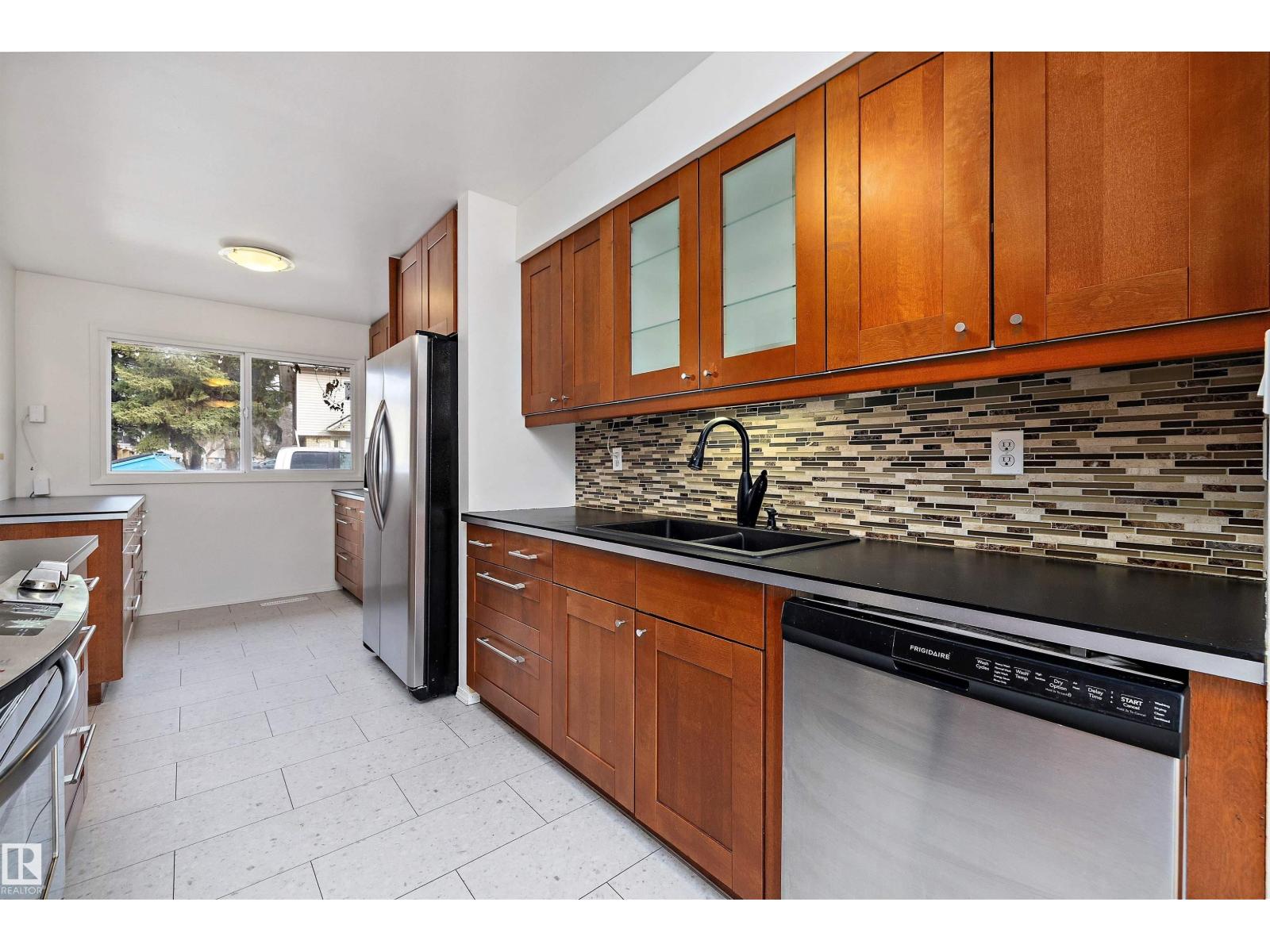 47 ROYAL RD NW - 24