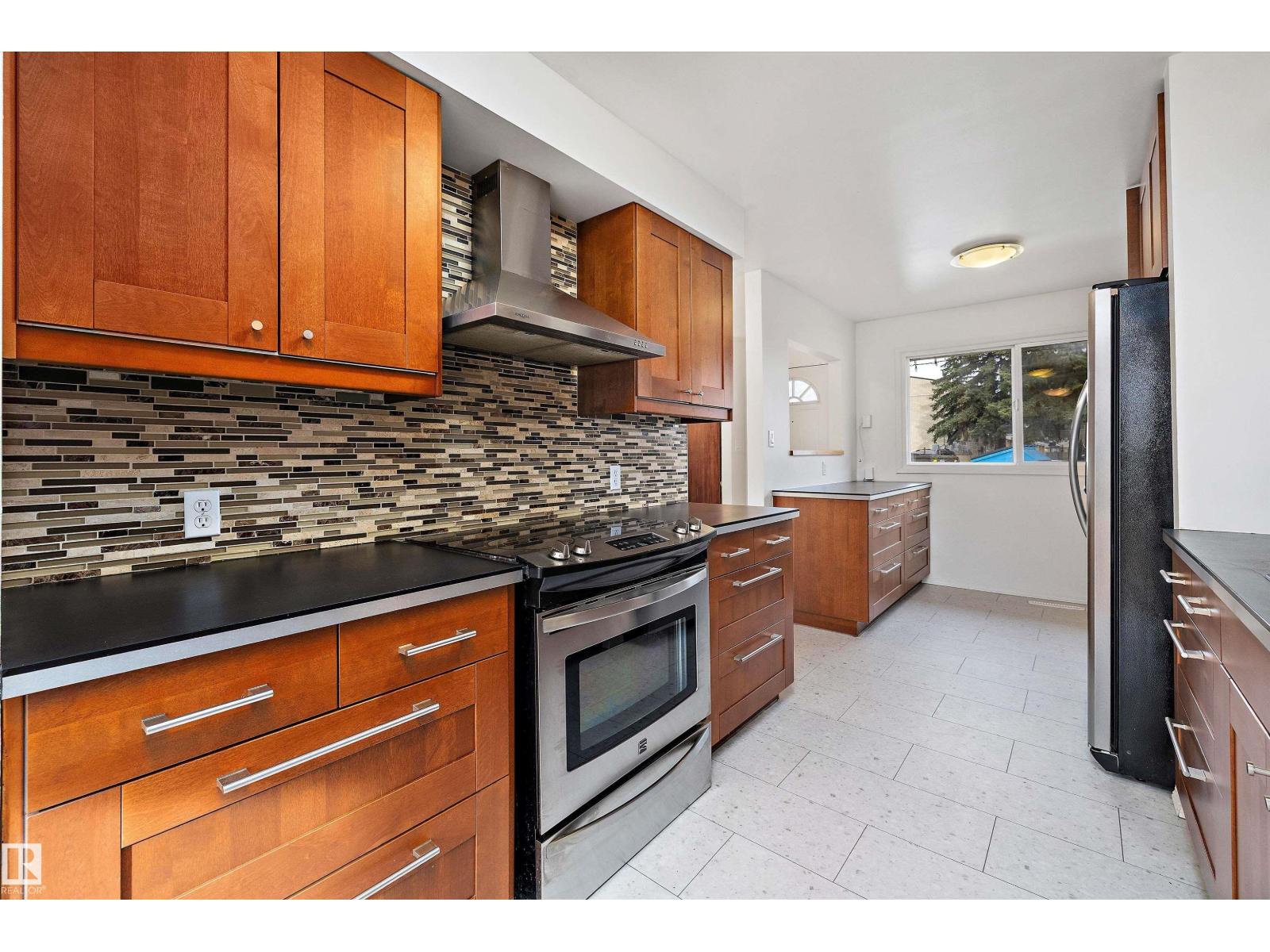 47 ROYAL RD NW - 23