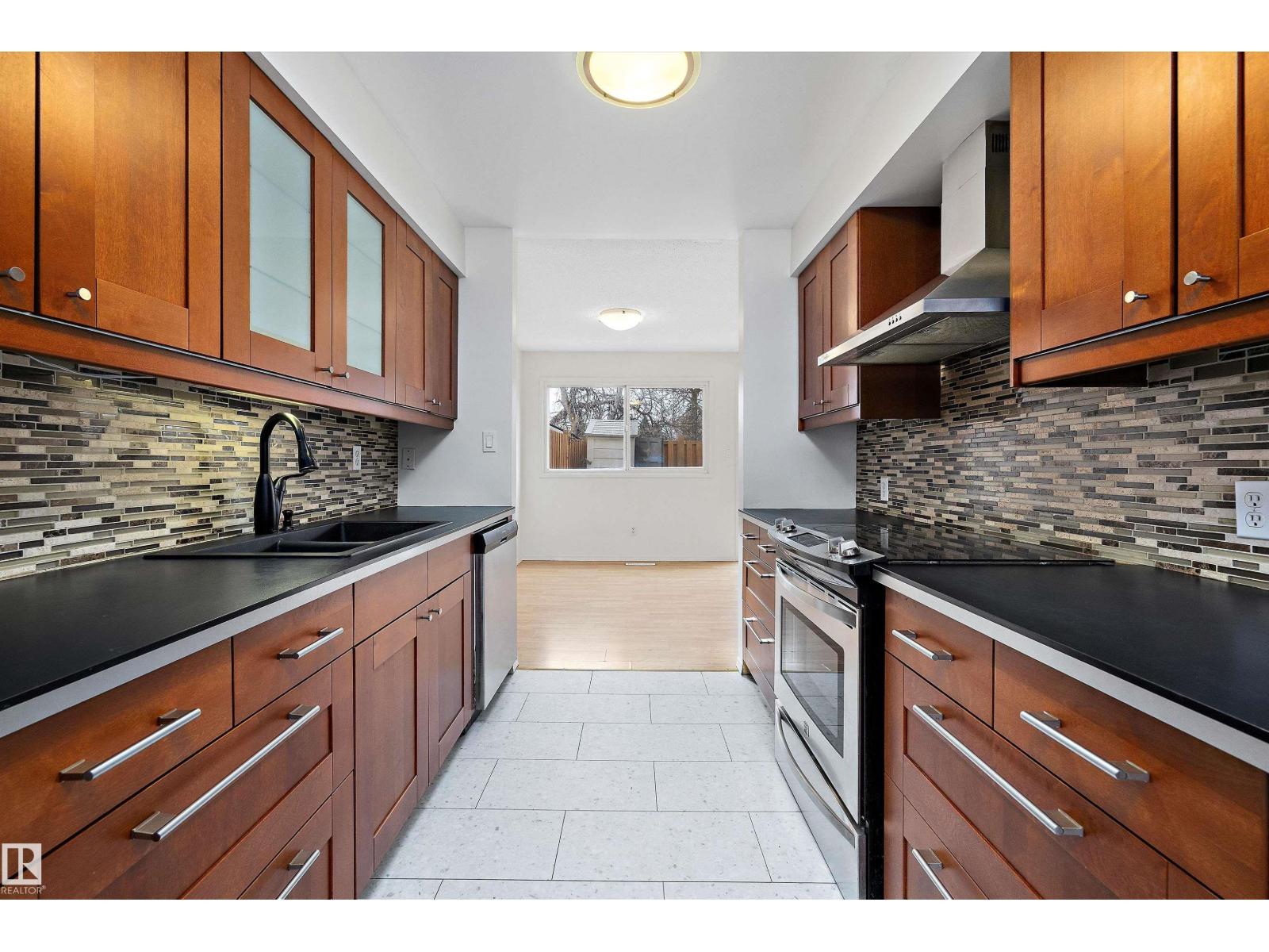 47 ROYAL RD NW - 22