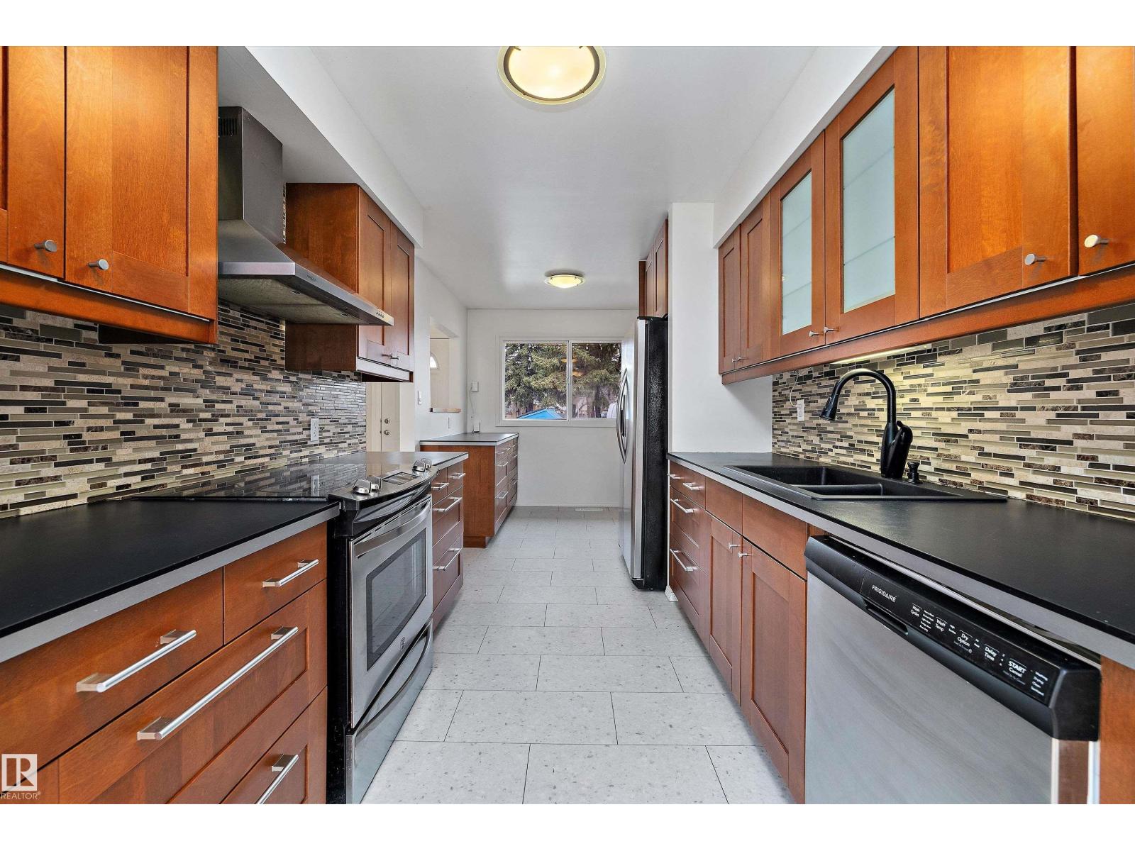 47 ROYAL RD NW - 1