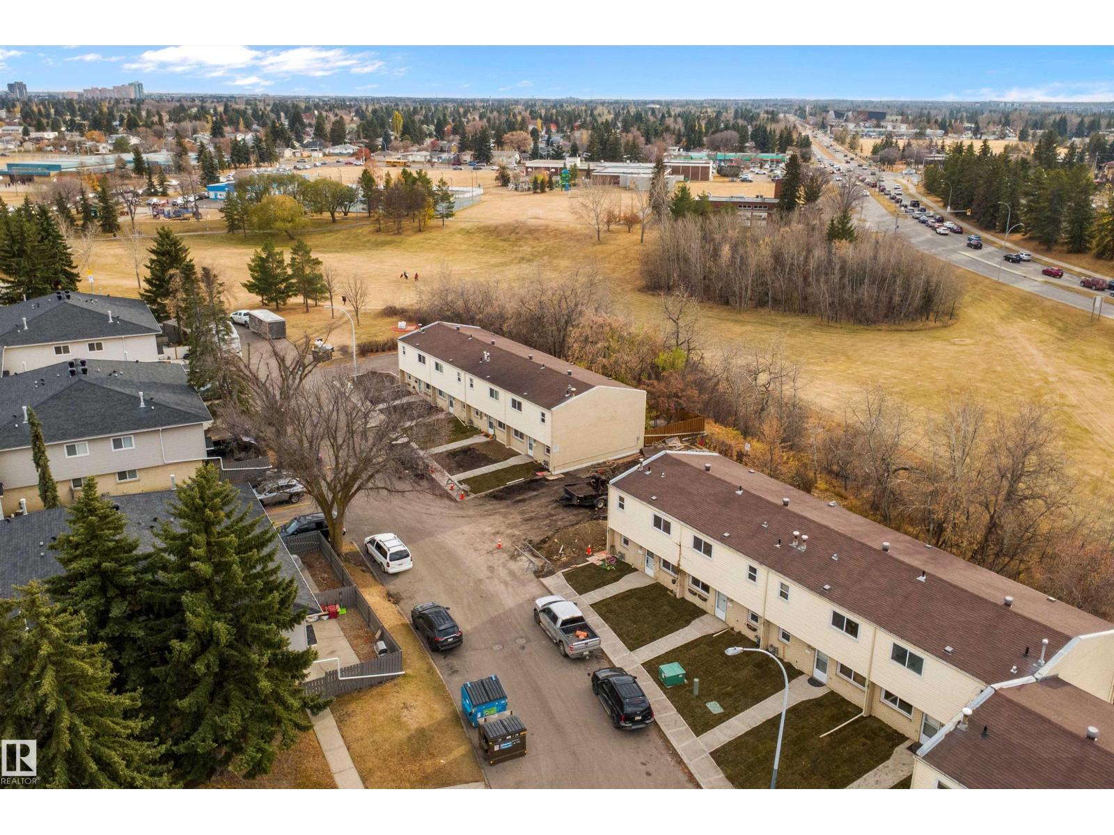 47 ROYAL RD NW - 52
