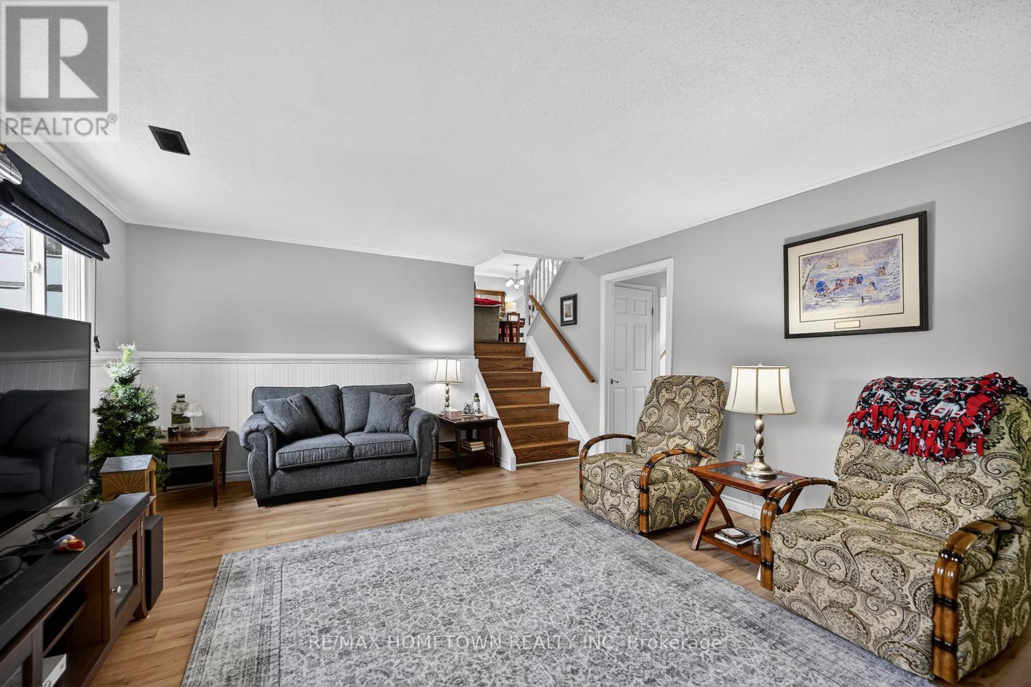 5 MEIKLE DRIVE - 21