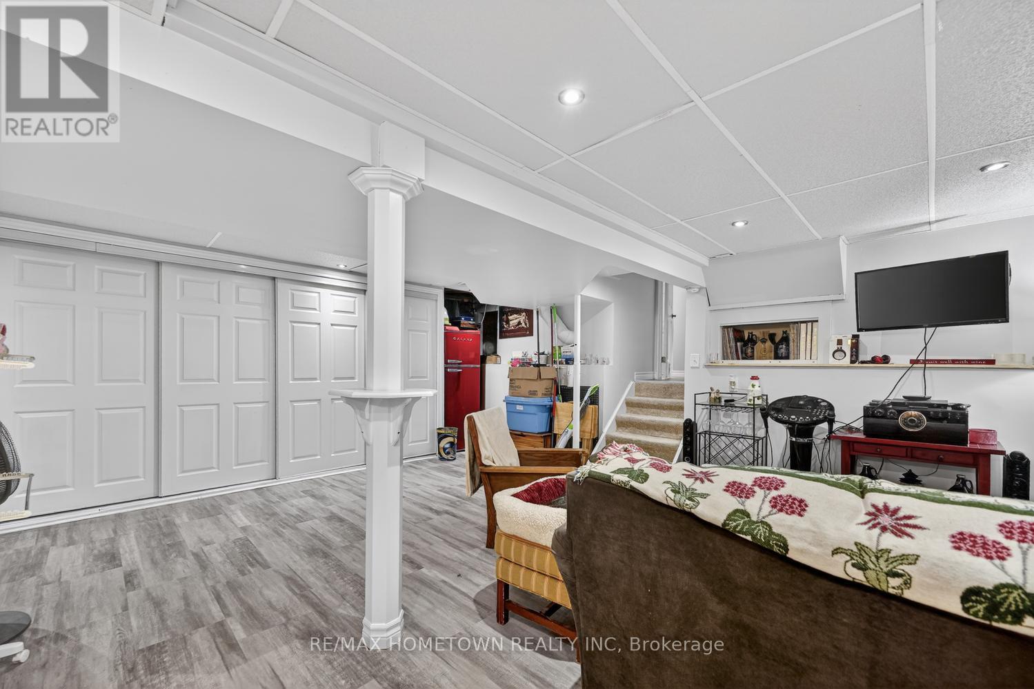 5 MEIKLE DRIVE - 27