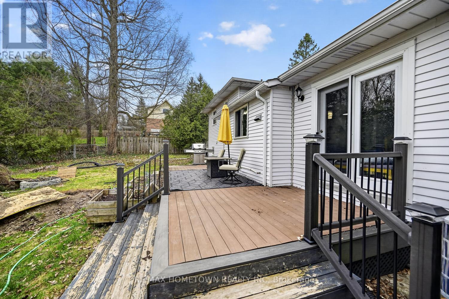 5 MEIKLE DRIVE - 33
