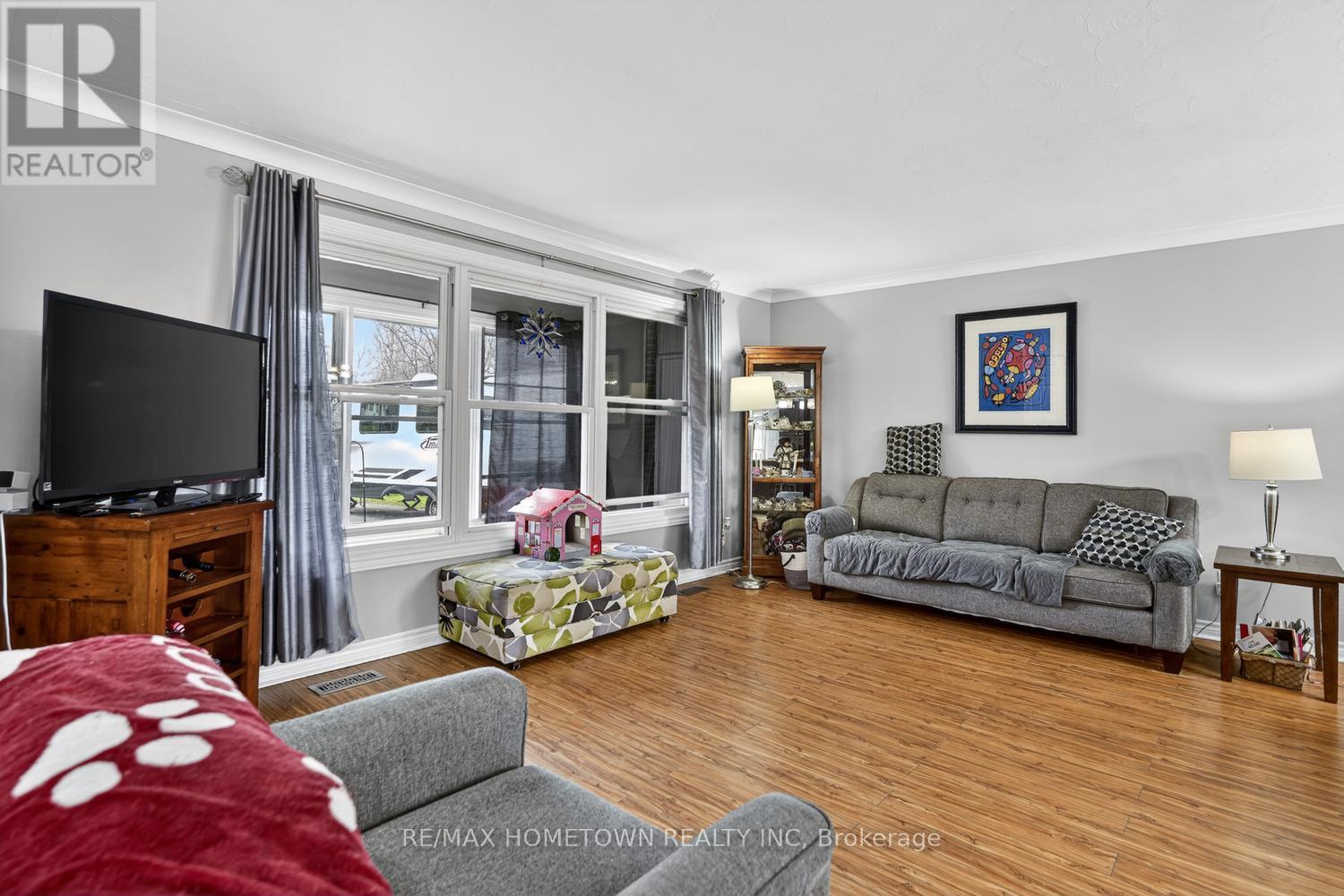 5 MEIKLE DRIVE - 7