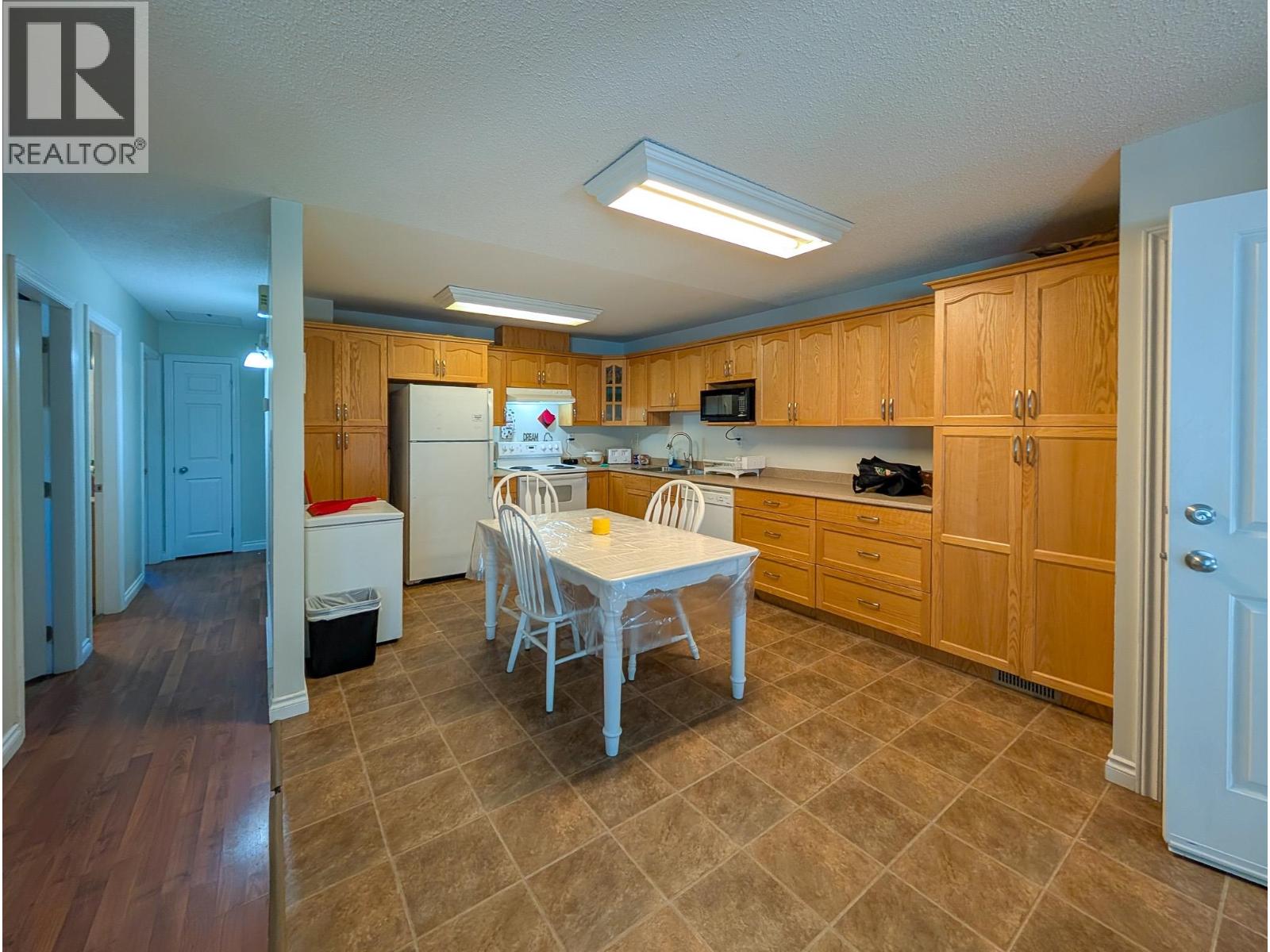 Photo 10 of 35 — 4234 QUENTIN AVENUE · Prince George, BC